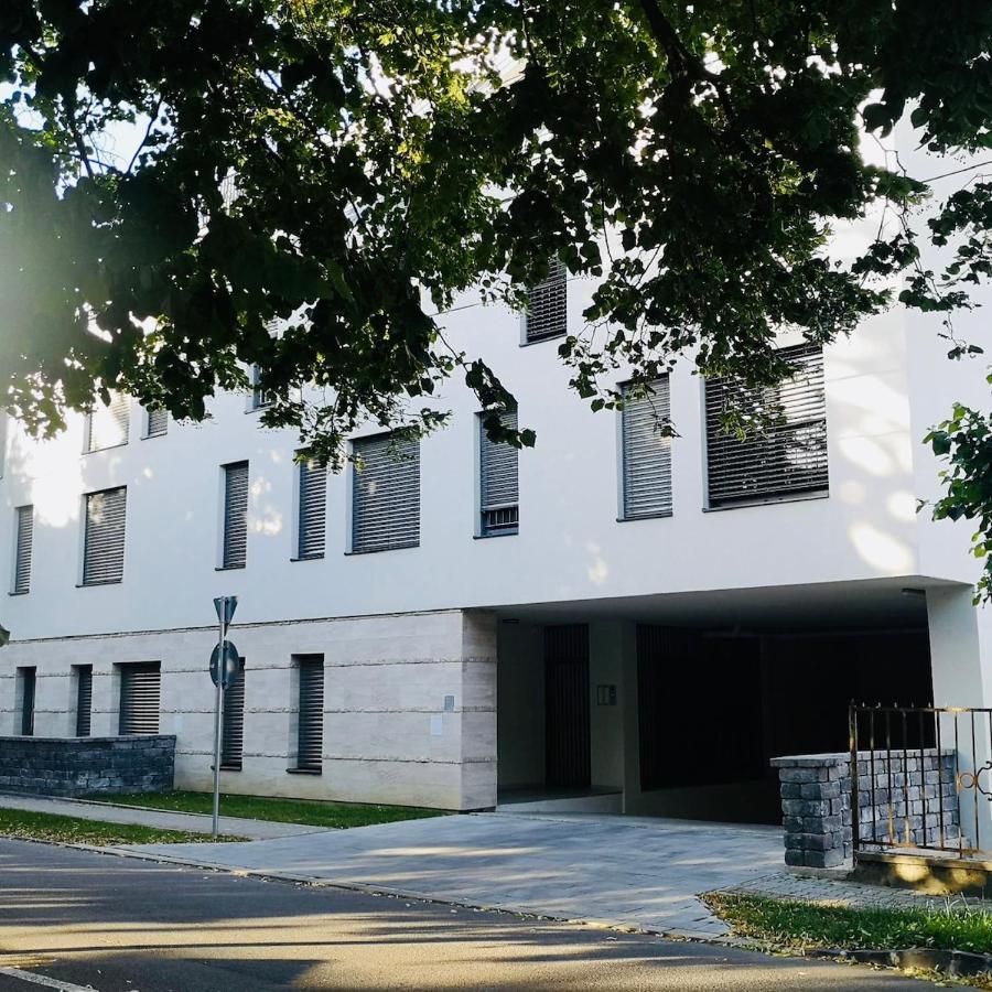 Atrium Apartman Heviz Mit Panoramaterrasse Und Tiefgarage Exterior photo