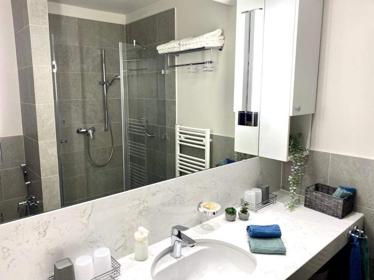Atrium Apartman Heviz Mit Panoramaterrasse Und Tiefgarage Exterior photo